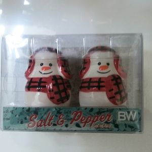 Boston Warehouse Holiday Salt and Pepper Set Buffalo Plaid Snowmen